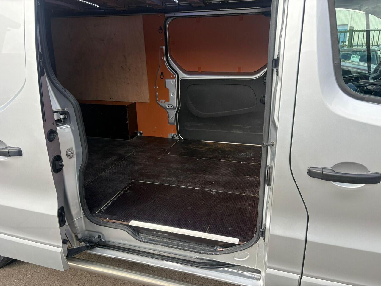 Renault TRAFIC 2.0 dCi 145 T29 L2H1 Luxe Cruise, camera, trekhaak