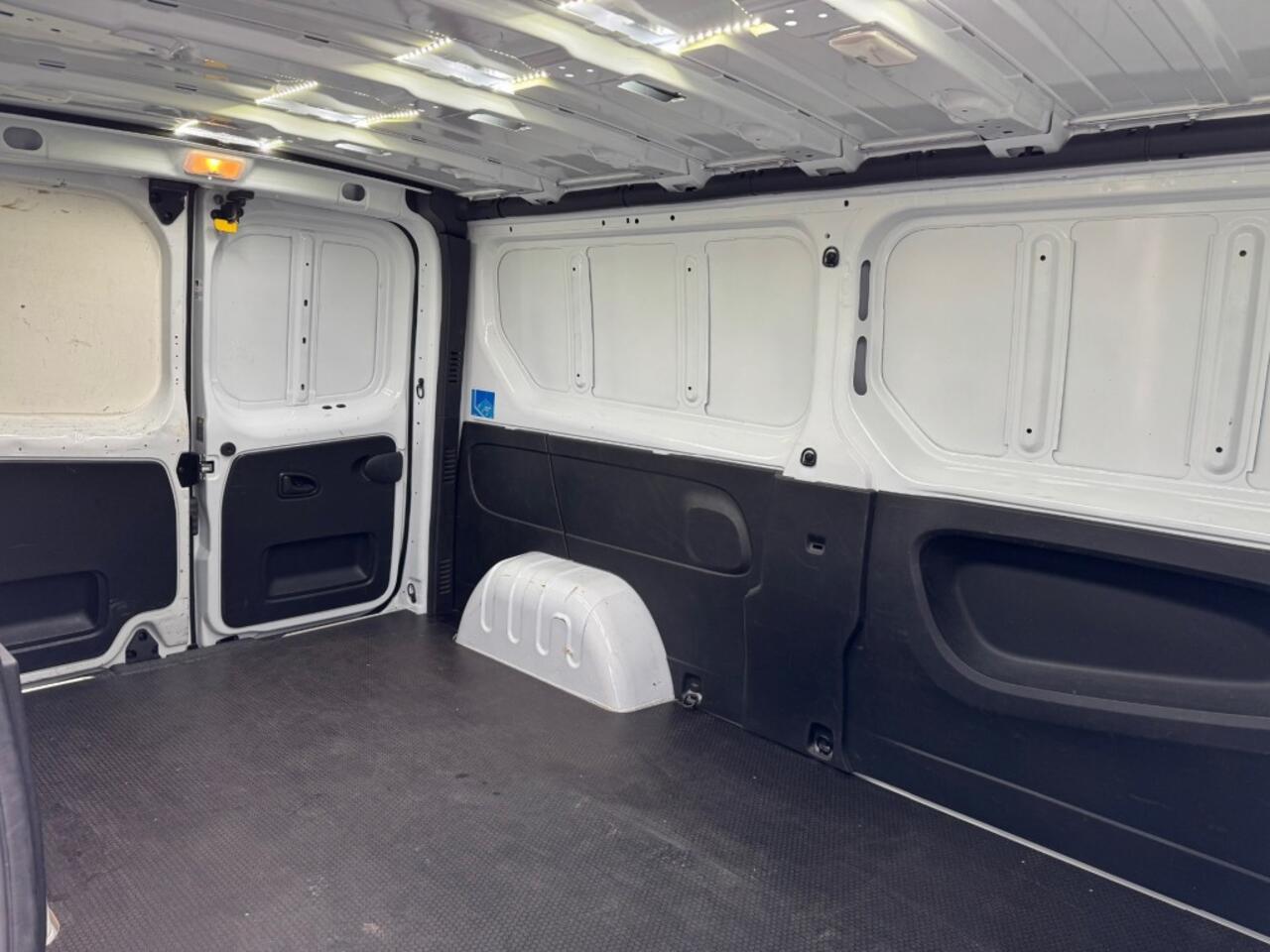 Renault TRAFIC 2.0 MJ 120PK L2 Lang, Navi, Airco, PDC, Schuifdeur, Cruise