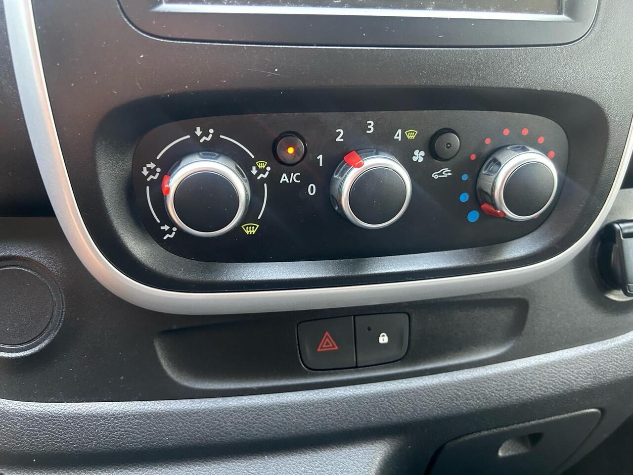 Renault TRAFIC 1.6 dCi 95 T27 L1H1 Comfort EU6 | Trekhaak | wegklapbare dakdragers | Airco | Navi |