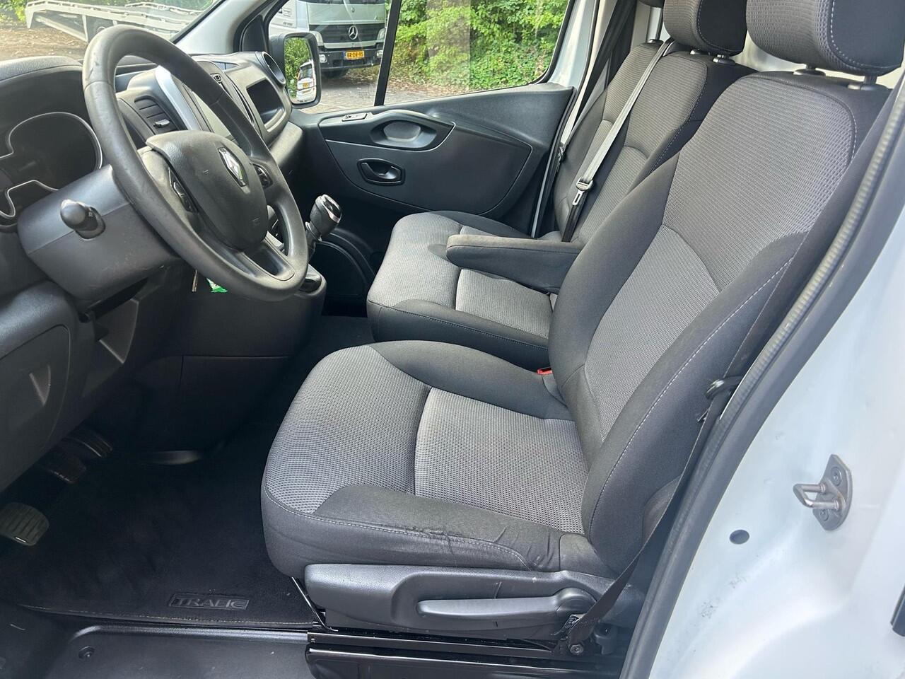 Renault TRAFIC 1.6 dCi 95 T27 L1H1 Comfort EU6 | Trekhaak | wegklapbare dakdragers | Airco | Navi |