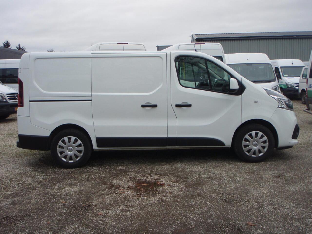 Renault TRAFIC 2.0 dCi 120 Groot scherm navi 118202 km bj 20