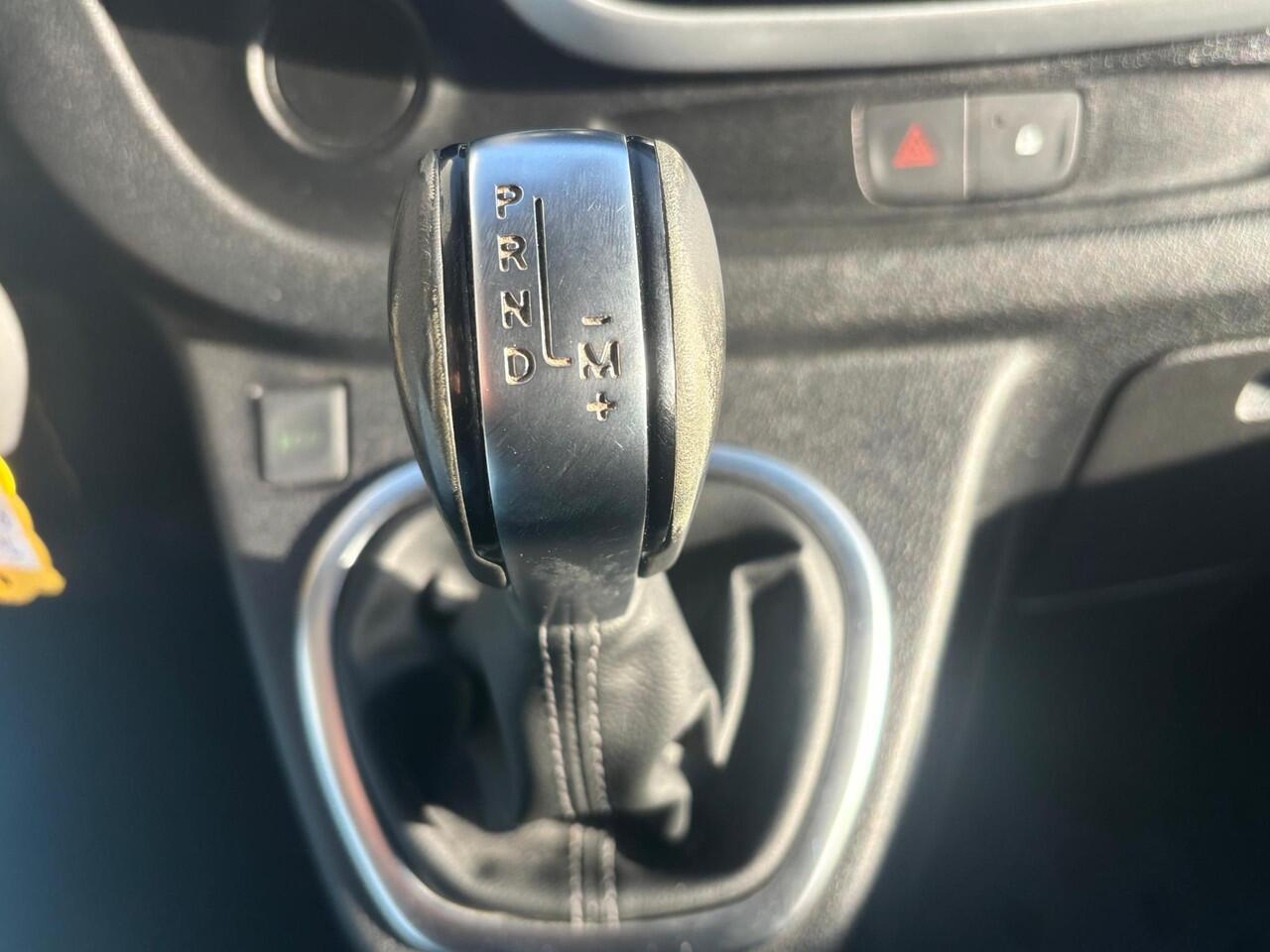 Renault TRAFIC 2.0 dCi 145 T29 L2H1 DC*NAVI*CAM*ECC*CRUISE*TEL*