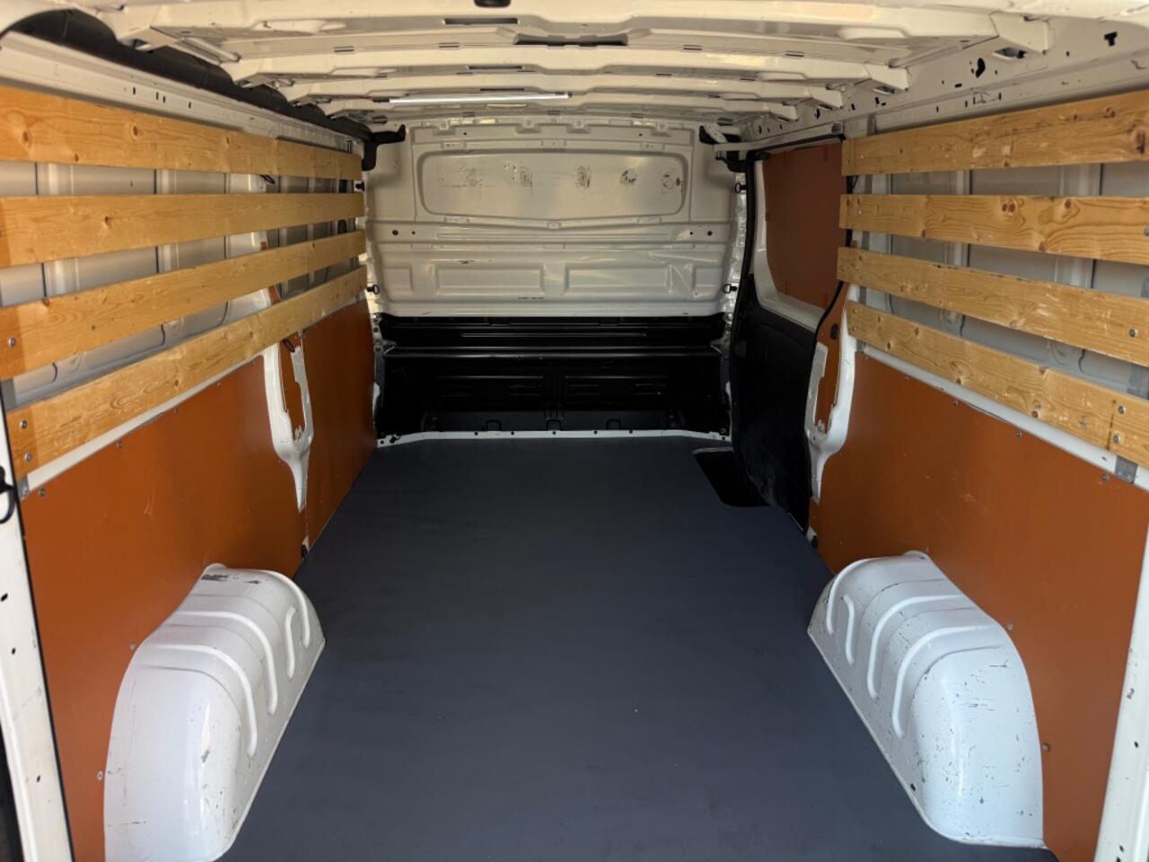 Renault TRAFIC L2H1 2.0 dCi 120PK / Navi / Airco / Trekhaak