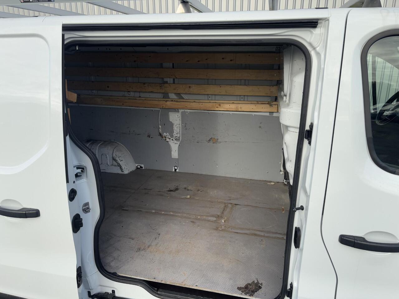 Renault TRAFIC 2.0 dCi 110 T30 L2H1*A/C*CRUISE*NAV*HAAK*3PERS*TEL