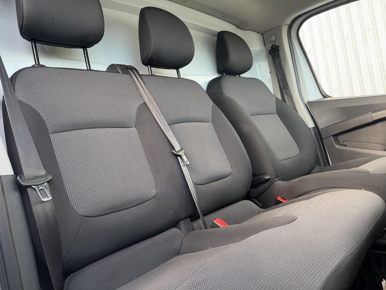 Renault TRAFIC 2.0 dCi 110 T30 L2H1*A/C*CRUISE*NAV*HAAK*3PERS*TEL