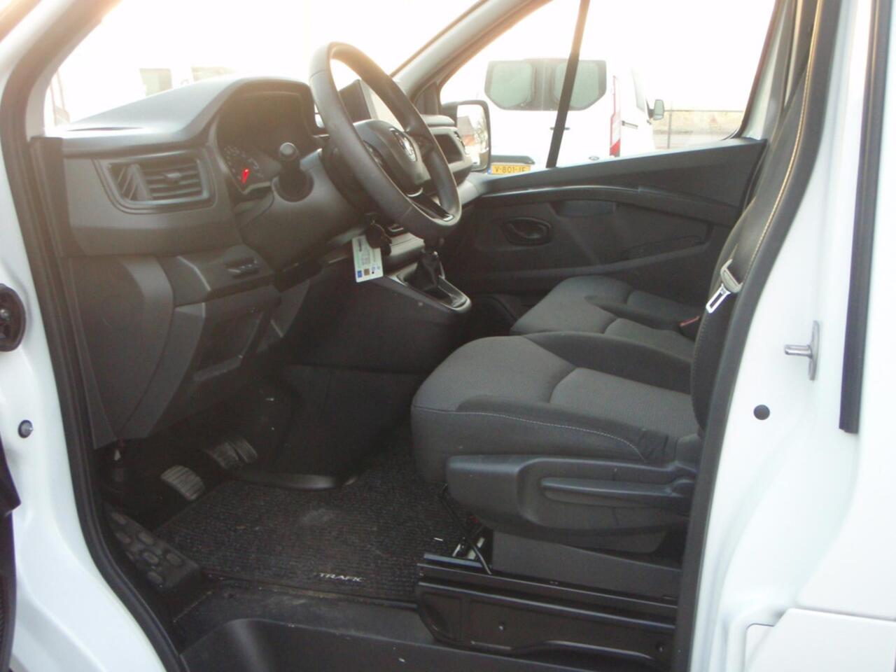 Renault TRAFIC 2.0 dCi Trekhaak navigatie 41359 km Imperiaal L2 bj 22