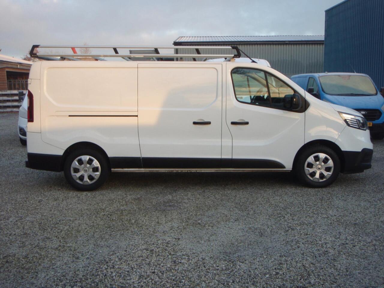 Renault TRAFIC 2.0 dCi Trekhaak navigatie 41359 km Imperiaal L2 bj 22