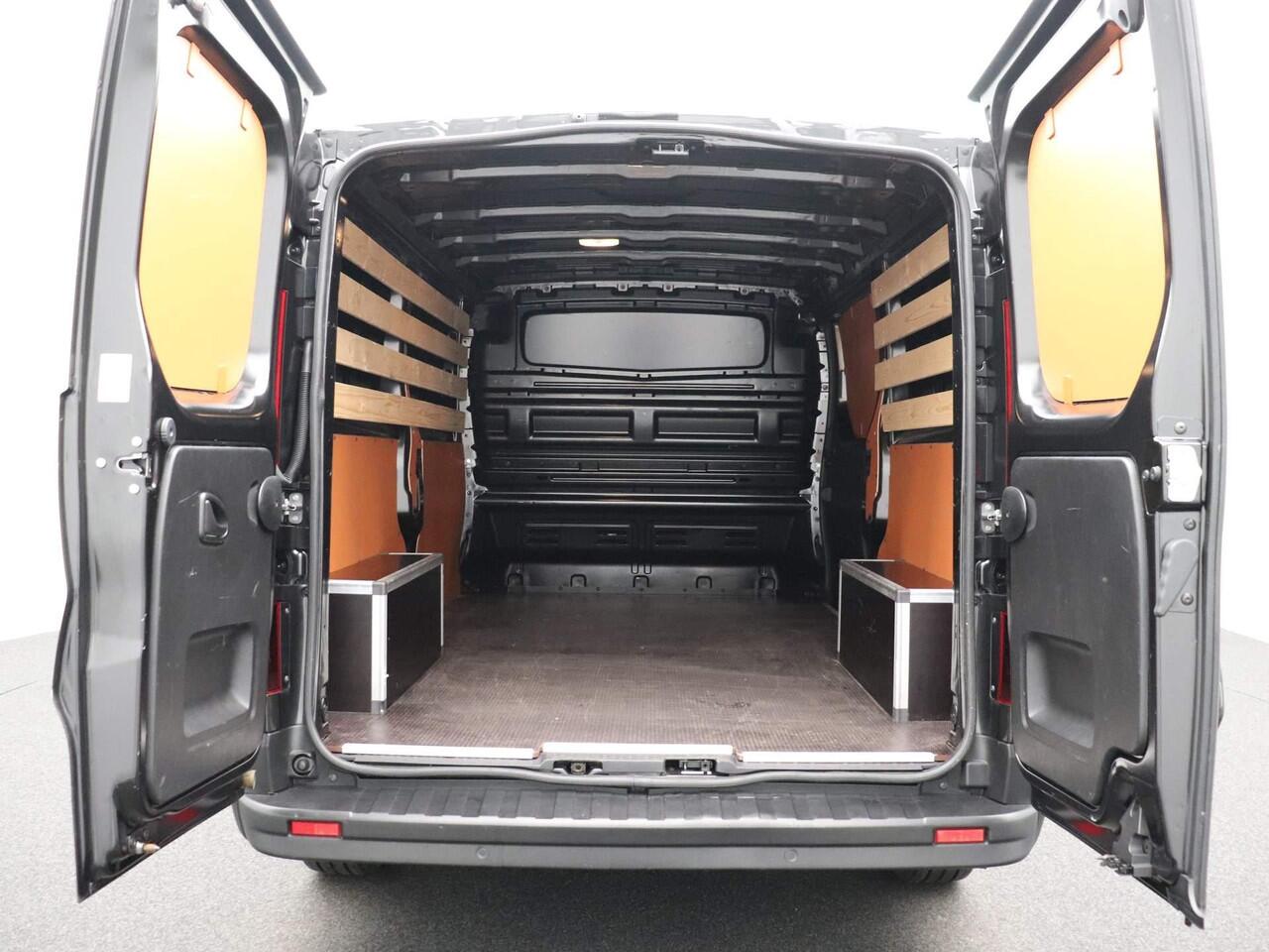 Renault TRAFIC 2.0 dCi 130 T30 L2H1 Comfort | Airco | Parkeersensoren | Zijschuifdeur | Laadvloer | Lat-wand betimmering en wielkastbescherming |