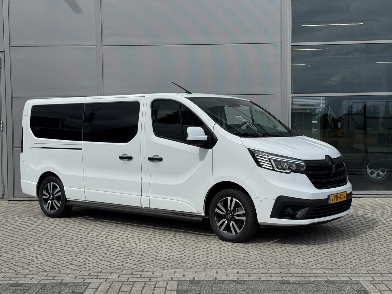 Renault TRAFIC 2.0 dCi 150 EDC L2H1 DC Luxe | DUBBEL CABINE | BLACK EDITION | SIDE BARS | TREKHAAK | NAVIGATIE | PARKEERCAMERA |