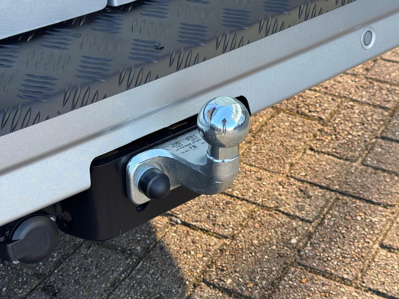 Renault TRAFIC 2.0 Blue dCi 170 T30 L2H1 Anniversary | Automaat | Trekhaak | Clima | Navi | LM-velgen | Camera | NL-Auto!