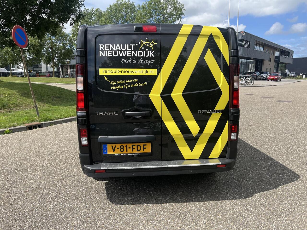 Renault TRAFIC 2.0 dCi 130 T30 L2H1 Work Edition / Demo Amsterdam West / PACK PARKING / EASY LINK NAVIGATIESYSTEEM / LED VERLICHTING IN LAADRUIMTE / VIERSEIZOENBANDEN /