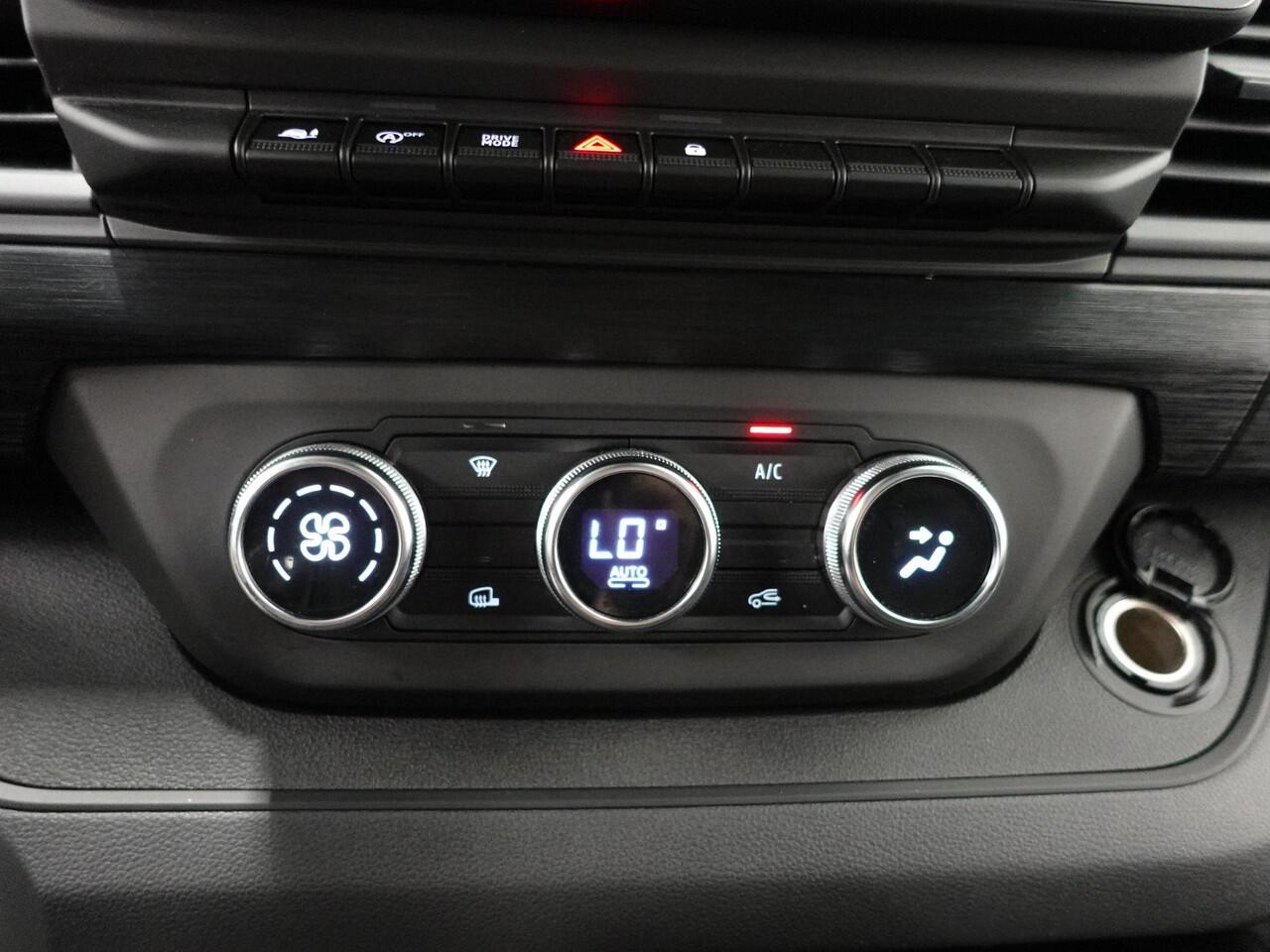 Renault TRAFIC 2.0 Blue dCi 150 EDC T30 L2H1 Advance Navigatie Airco Lichtmetalen velgen Betimmering Trekhaak Camera Parkeer sensoren Dab