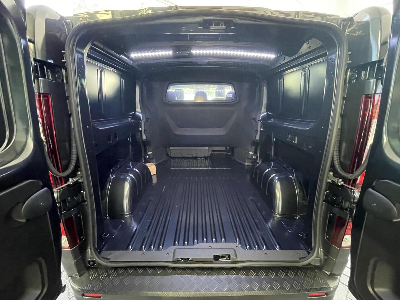 Renault TRAFIC 2.0 Blue dCi 170 DC T30 L2H1 Anniversary | BPM vrij | Direct leverbaar | Camera | Navigatie | Carplay