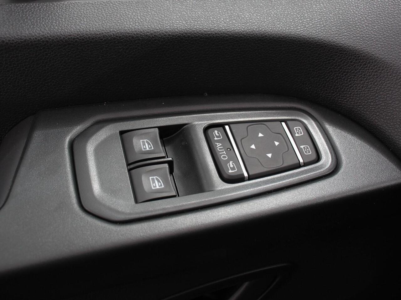 Renault TRAFIC 2.0 Blue dCi 110 T30 L2H1 Advance Navigatie bluetooth DAB Camera Airco Trekhaak Houten bekleding Lichtmetalen velgen