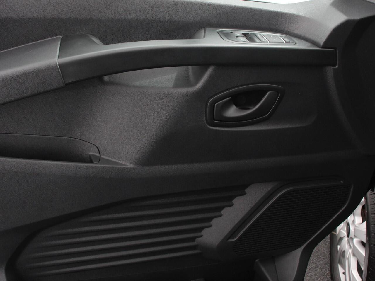 Renault TRAFIC 2.0 Blue dCi 150 T30 L2H1 Advance Navigatie bluetooth DAB Camera Airco Trekhaak Houten bekleding Lichtmetalen velgen