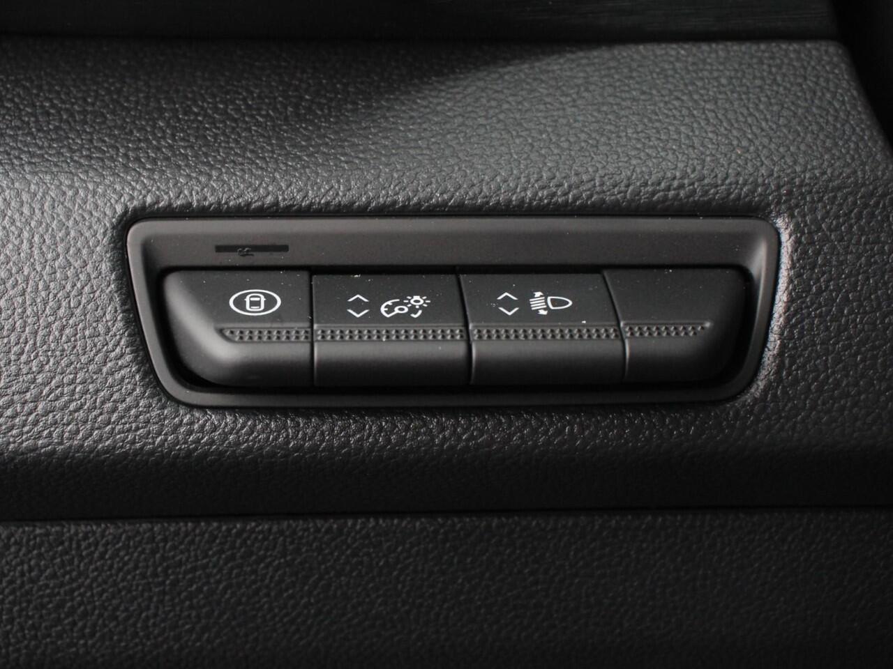 Renault TRAFIC 2.0 Blue dCi 150 T30 L2H1 Advance Navigatie bluetooth DAB Camera Airco Trekhaak Houten bekleding Lichtmetalen velgen