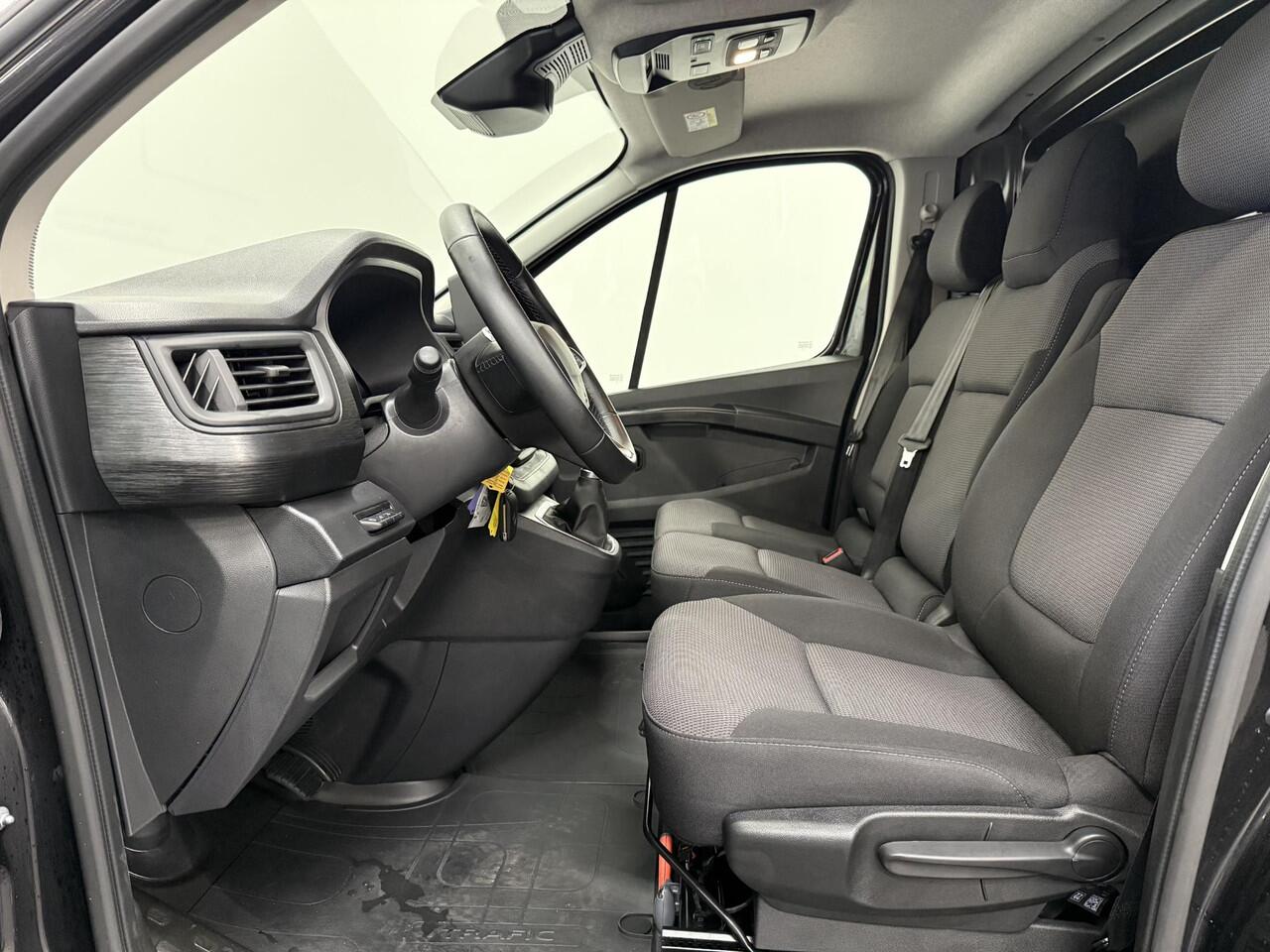 Renault TRAFIC 2.0 Blue dCi 150 EDC T30 L2H1 Advance Navigatie Airco Lichtmetalen velgen Betimmering Trekhaak Camera Parkeer sensoren Dab