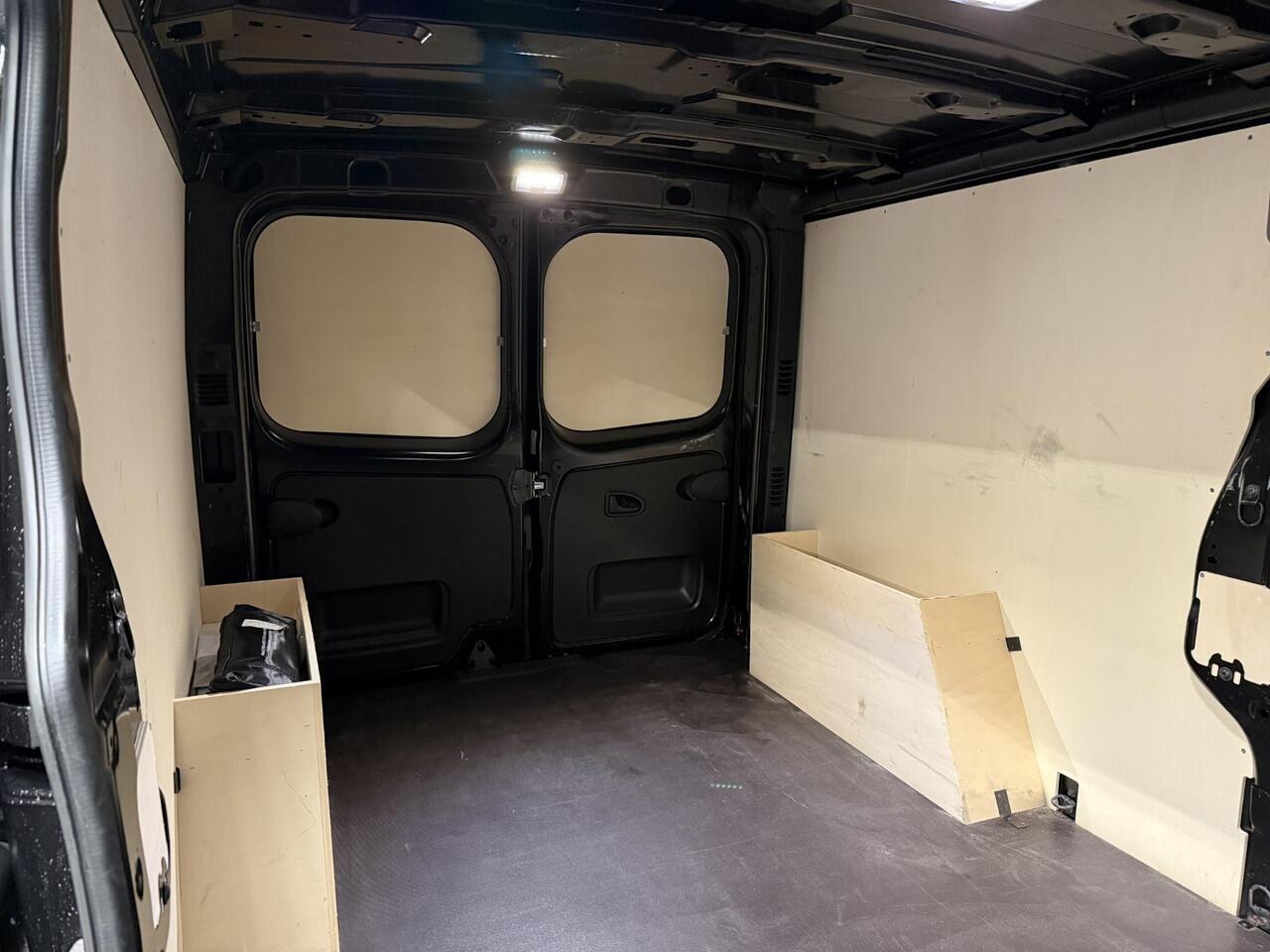 Renault TRAFIC 2.0 Blue dCi 150 EDC T30 L2H1 Advance Navigatie Airco Lichtmetalen velgen Betimmering Trekhaak Camera Parkeer sensoren Dab