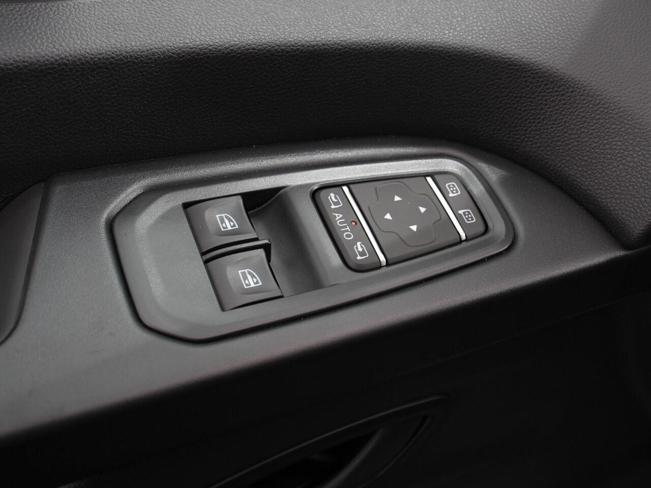 Renault TRAFIC 2.0 Blue dCi 150 Automaat T30 L2H1 Advance Navigatie Airco Lichtmetalen velgen Betimmering Trekhaak Camera Parkeer sensoren Dab