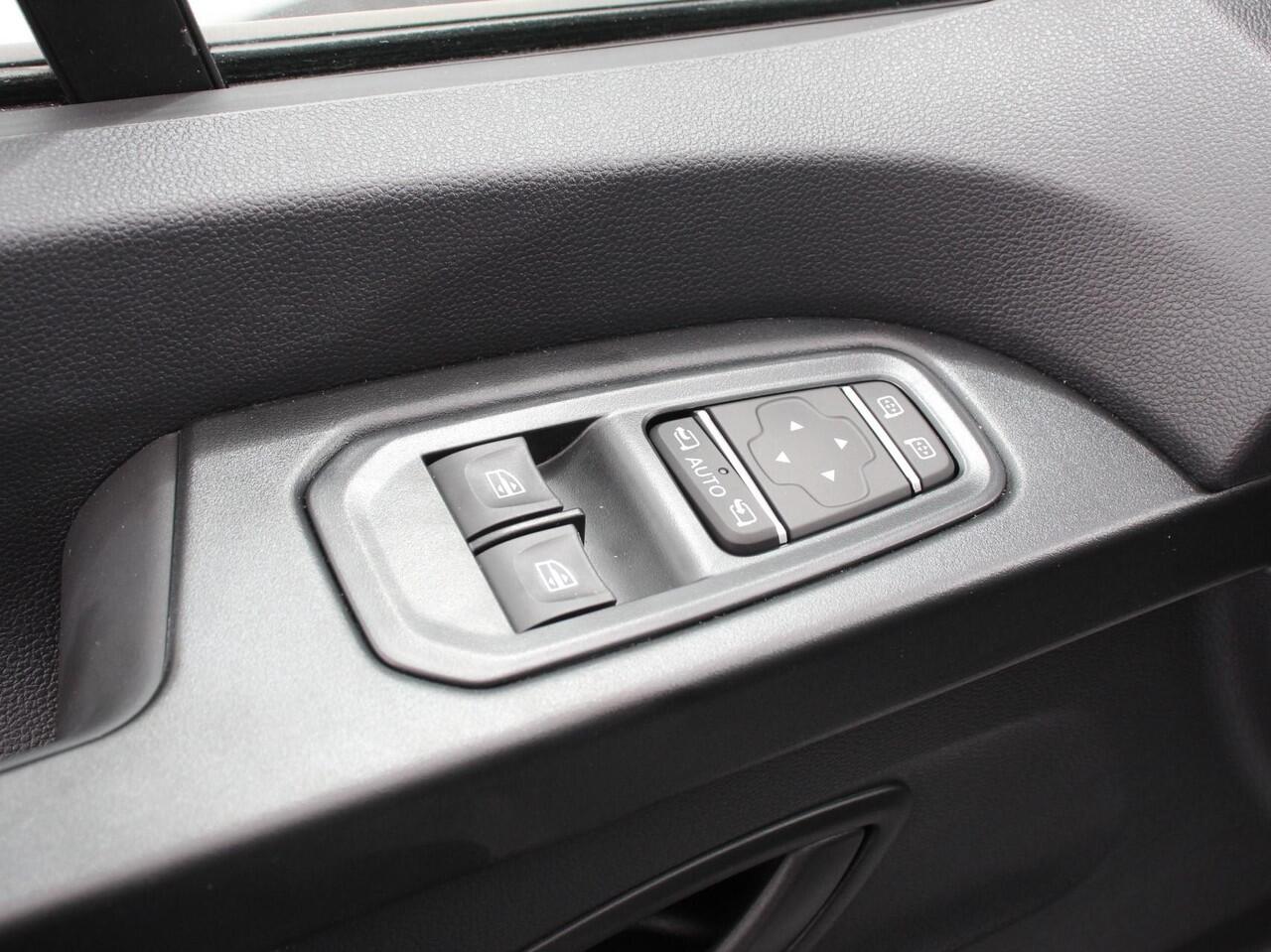 Renault TRAFIC 2.0 Blue dC1 150 EDC T30 L2H1 Advance Dubbele cabine Navigatie Airco Lichtmetalen velgen Betimmering Trekhaak Camera Parkeer sensoren Dab