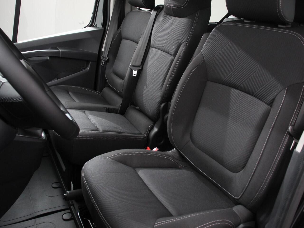 Renault TRAFIC 2.0 Blue dC1 150 EDC T29 L2H1 Extra Dubbele Cabine | Navigatie | Airco | Lichtmetalen velgen | Betimmering | Trekhaak | Camera | Parkeer sensoren | Dab