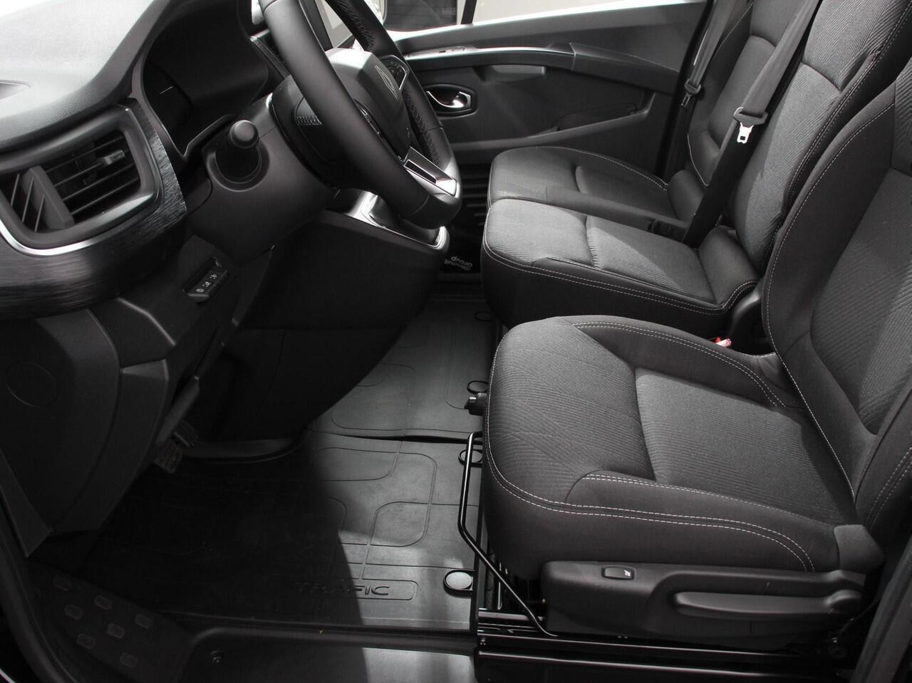 Renault TRAFIC 2.0 Blue dC1 150 EDC T29 L2H1 Extra Dubbele Cabine | Navigatie | Airco | Lichtmetalen velgen | Betimmering | Trekhaak | Camera | Parkeer sensoren | Dab