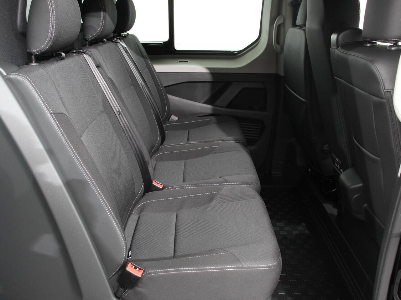 Renault TRAFIC 2.0 Blue dC1 150 EDC T29 L2H1 Extra Dubbele Cabine | Navigatie | Airco | Lichtmetalen velgen | Betimmering | Trekhaak | Camera | Parkeer sensoren | Dab