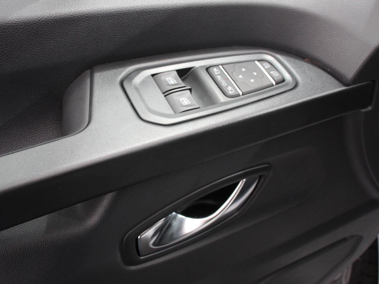 Renault TRAFIC 2.0 150PK Automaat L2H1 Advance Dubbele Cabine Navigatie Airco Lichtmetalen velgen Betimmering Trekhaak Camera Parkeer sensoren Dab