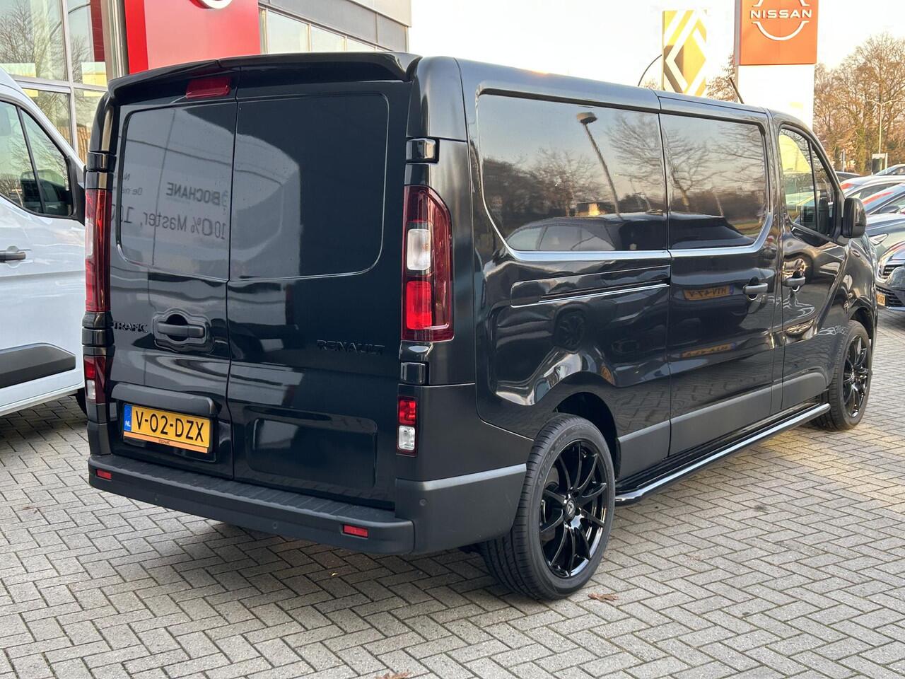 Renault TRAFIC 2.0 dCi 130 T30 L2H1 Black Edition | Side Bars | 200 km | BPM vrij |