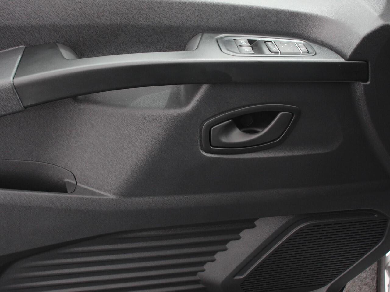 Renault TRAFIC 2.0 Blue dC1 150PK L2H1 Advance Dubbele Cabine Navigatie Airco Lichtmetalen velgen Betimmering Trekhaak Camera Parkeer sensoren Dab