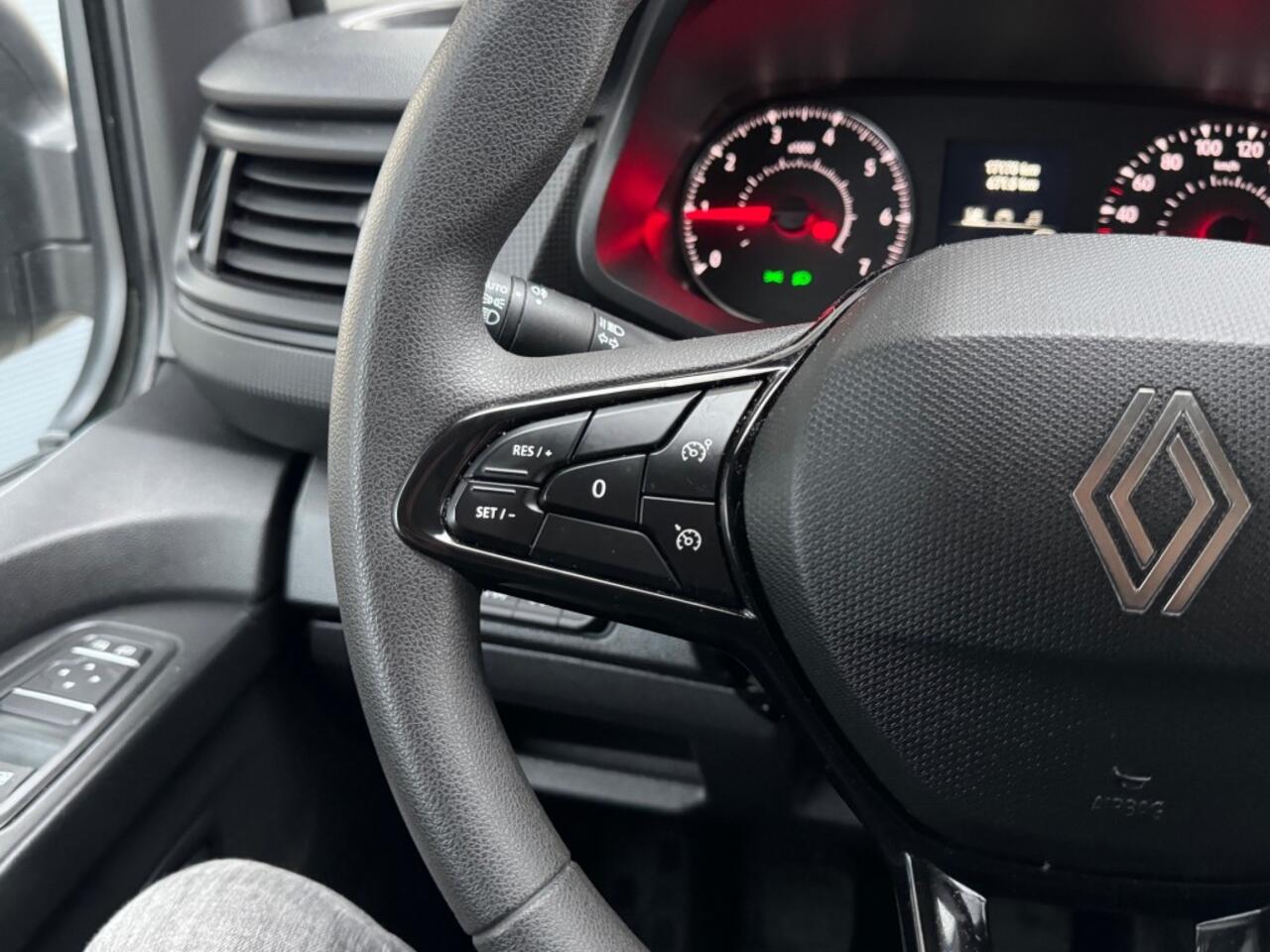 Renault TRAFIC 2.0 D 130pk L1H1 - Navi/Apple carplay/Android - sensoren