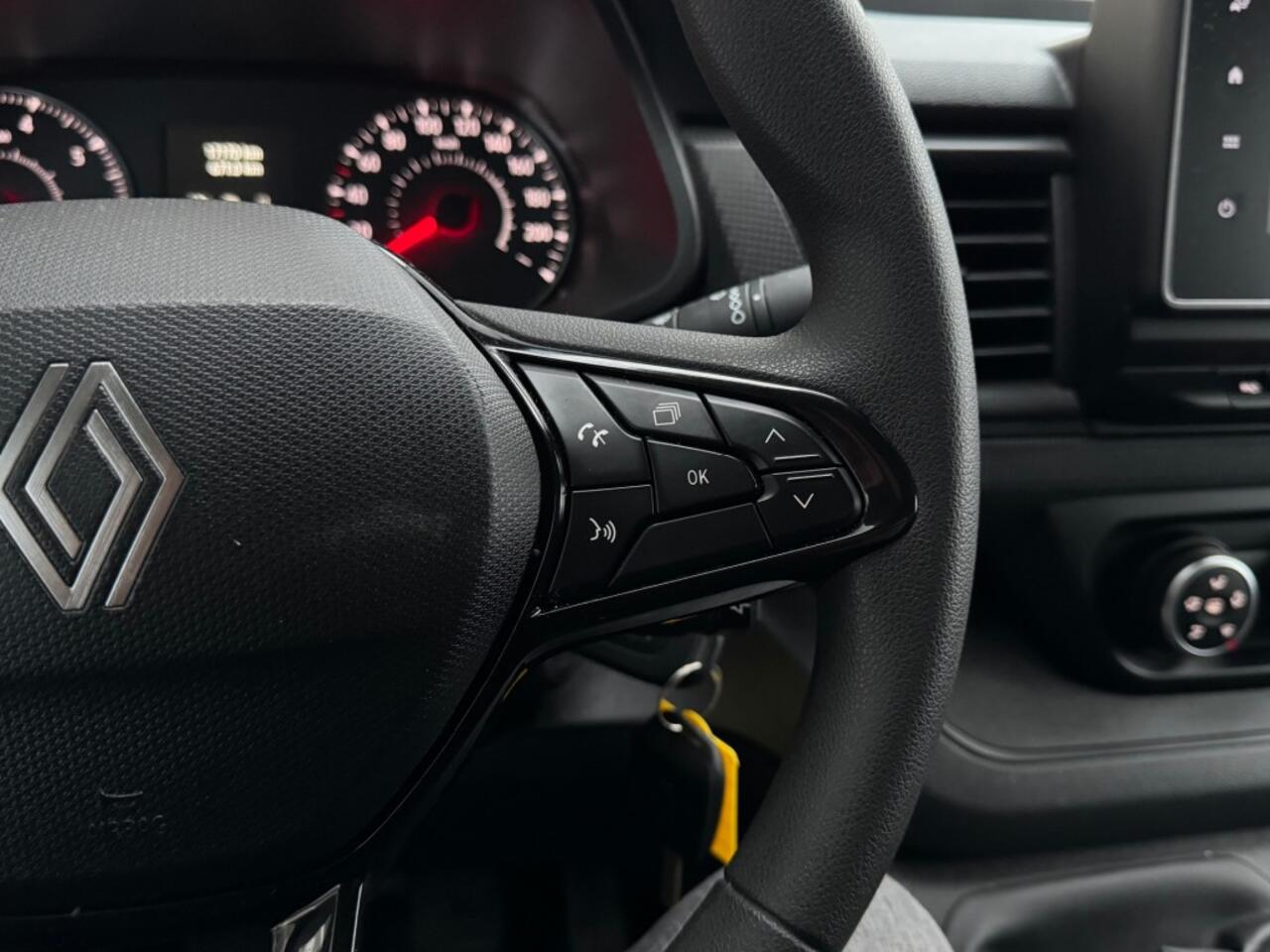 Renault TRAFIC 2.0 D 130pk L1H1 - Navi/Apple carplay/Android - sensoren