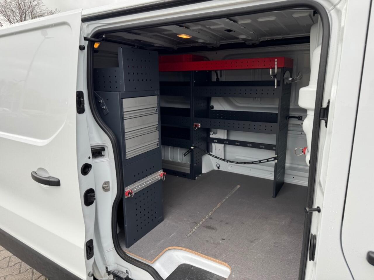Renault TRAFIC 2.0 D 130pk L1H1 - camera - sensoren - inrichting laadruimte