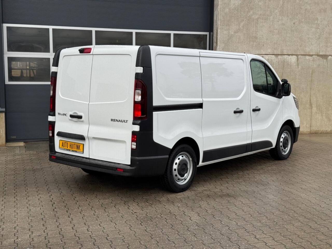Renault TRAFIC 2.0 D 130pk L1H1 - camera - sensoren - inrichting laadruimte