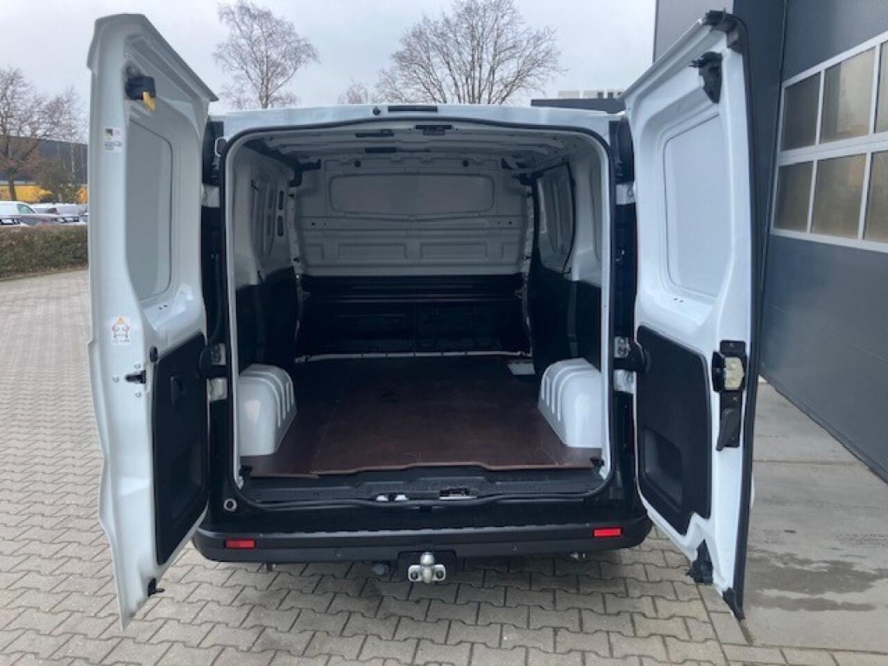 Renault TRAFIC 2.0 D 130pk L1H1 - sensoren - trekhaak - keyless