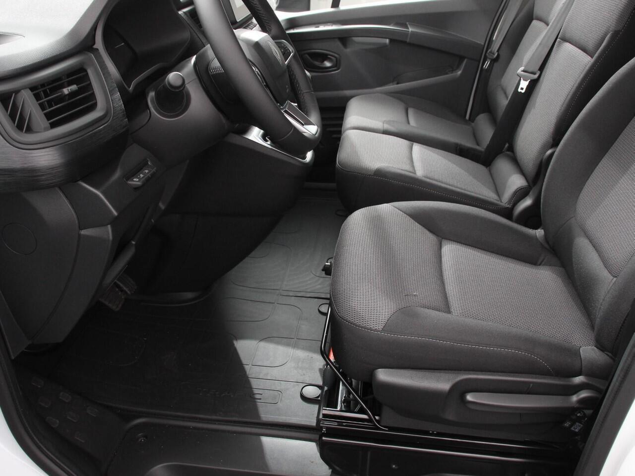 Renault TRAFIC 2.0 Blue dC1 150PK T30 L2H1 Advance Automaat Navigatie | Airco | Lichtmetalen velgen | Betimmering | Trekhaak | Camera | Parkeer sensoren | Dab