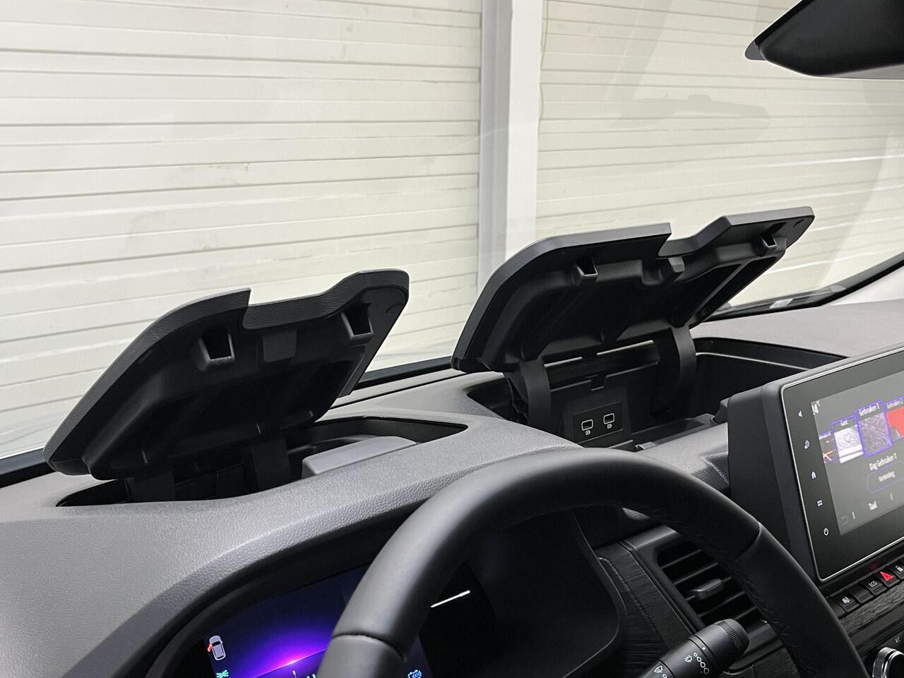 Renault TRAFIC E-Tech T29 L2H1 Advance 52 kWh / 3 Zitplaatsen / Achteruitrijcamera / Parkeersensoren Voor & Achter / Uit Voorraad Leverbaar / Apple Carplay/Android Auto /