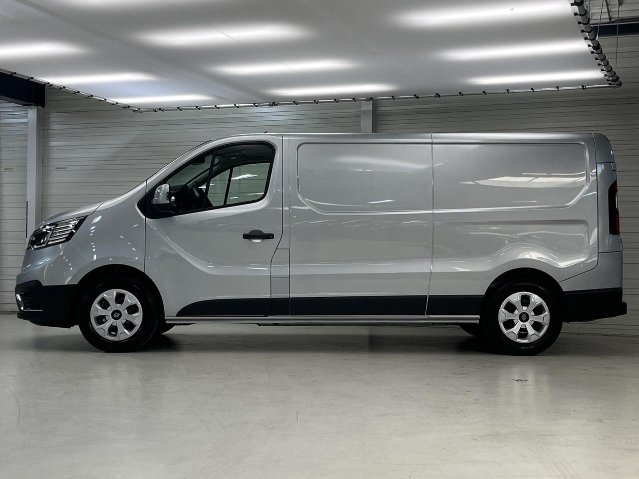 Renault TRAFIC E-Tech T29 L2H1 Advance 52 kWh / 3 Zitplaatsen / Achteruitrijcamera / Parkeersensoren Voor & Achter / Uit Voorraad Leverbaar / Apple Carplay/Android Auto /
