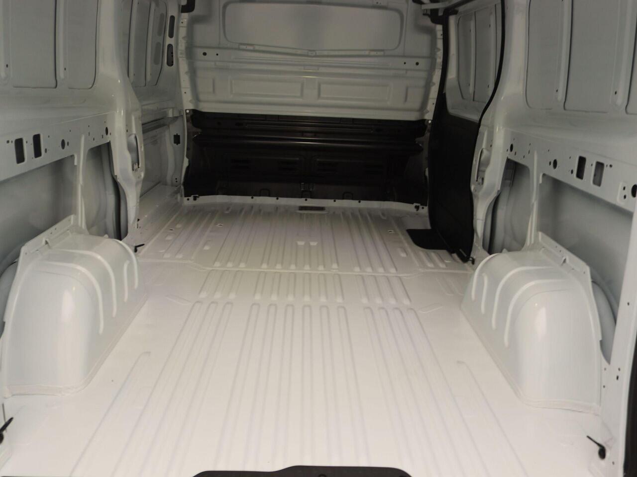 Renault TRAFIC E-Tech L2H1 T29 GB Comfort | Airbag voor passagier | LED-verlichting in de laadruimte | EASY LINK navigatiesysteem | Additionele parkeerhulp | Pack Vision | Stalen wielen 16" met wieldop 'Siras' in zilver |Reservewiel | Renault Handsfree Card |