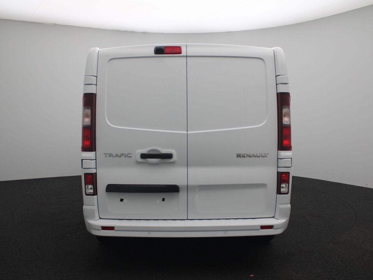 Renault TRAFIC E-Tech L2H1 T29 GB Comfort | Airbag voor passagier | LED-verlichting in de laadruimte | EASY LINK navigatiesysteem | Additionele parkeerhulp | Pack Vision | Stalen wielen 16" met wieldop 'Siras' in zilver |Reservewiel | Renault Handsfree Card |
