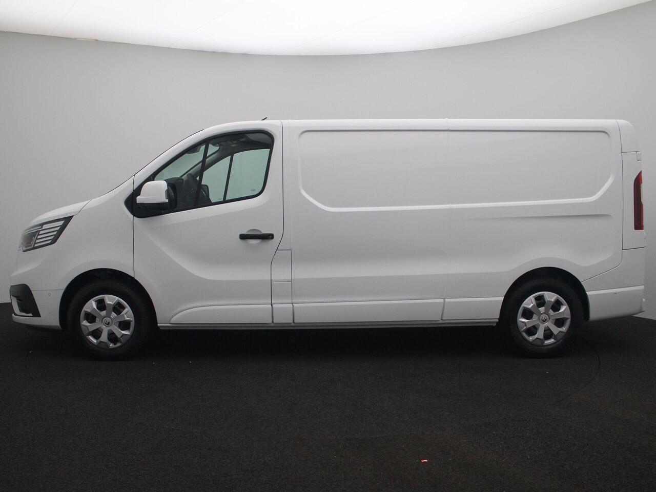 Renault TRAFIC E-Tech L2H1 T29 GB Comfort | Airbag voor passagier | LED-verlichting in de laadruimte | EASY LINK navigatiesysteem | Additionele parkeerhulp | Pack Vision | Stalen wielen 16" met wieldop 'Siras' in zilver |Reservewiel | Renault Handsfree Card |