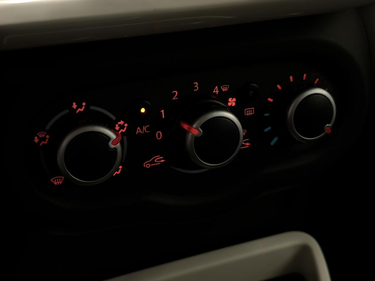 Renault TWINGO 1.0 SCe 70 Limited | Airco | Radio-USB | Bluetooth | Parkeersensoren | Lichtmetalen velgen 15" | 1e eigenaar + dealer onderhouden!