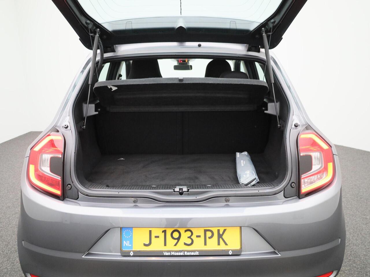 Renault TWINGO 1.0 SCe Collection | Exterieurpakket 'Rouge' | LED-Dagrijverlichting | Automatische Verlichting | Airconditioning | R&GO Radio | Bluetooth | LED-Dagrijverlichting | Elektrisch Verstelbare Spiegels | Snelheidsbegrenzer