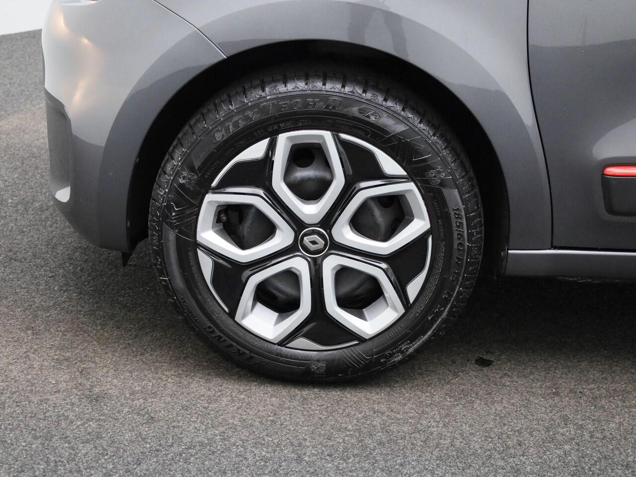 Renault TWINGO 1.0 SCe Collection | Exterieurpakket 'Rouge' | LED-Dagrijverlichting | Automatische Verlichting | Airconditioning | R&GO Radio | Bluetooth | LED-Dagrijverlichting | Elektrisch Verstelbare Spiegels | Snelheidsbegrenzer