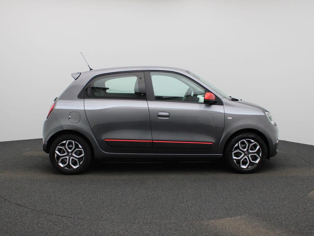 Renault TWINGO 1.0 SCe Collection | Exterieurpakket 'Rouge' | LED-Dagrijverlichting | Automatische Verlichting | Airconditioning | R&GO Radio | Bluetooth | LED-Dagrijverlichting | Elektrisch Verstelbare Spiegels | Snelheidsbegrenzer