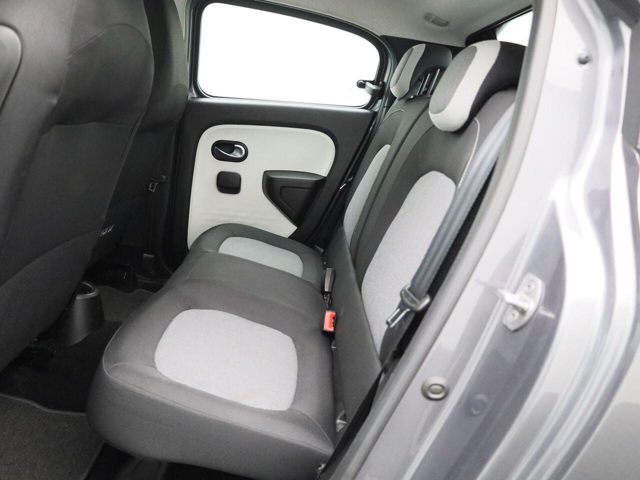 Renault TWINGO 1.0 SCe Collection | Exterieurpakket 'Rouge' | LED-Dagrijverlichting | Automatische Verlichting | Airconditioning | R&GO Radio | Bluetooth | LED-Dagrijverlichting | Elektrisch Verstelbare Spiegels | Snelheidsbegrenzer