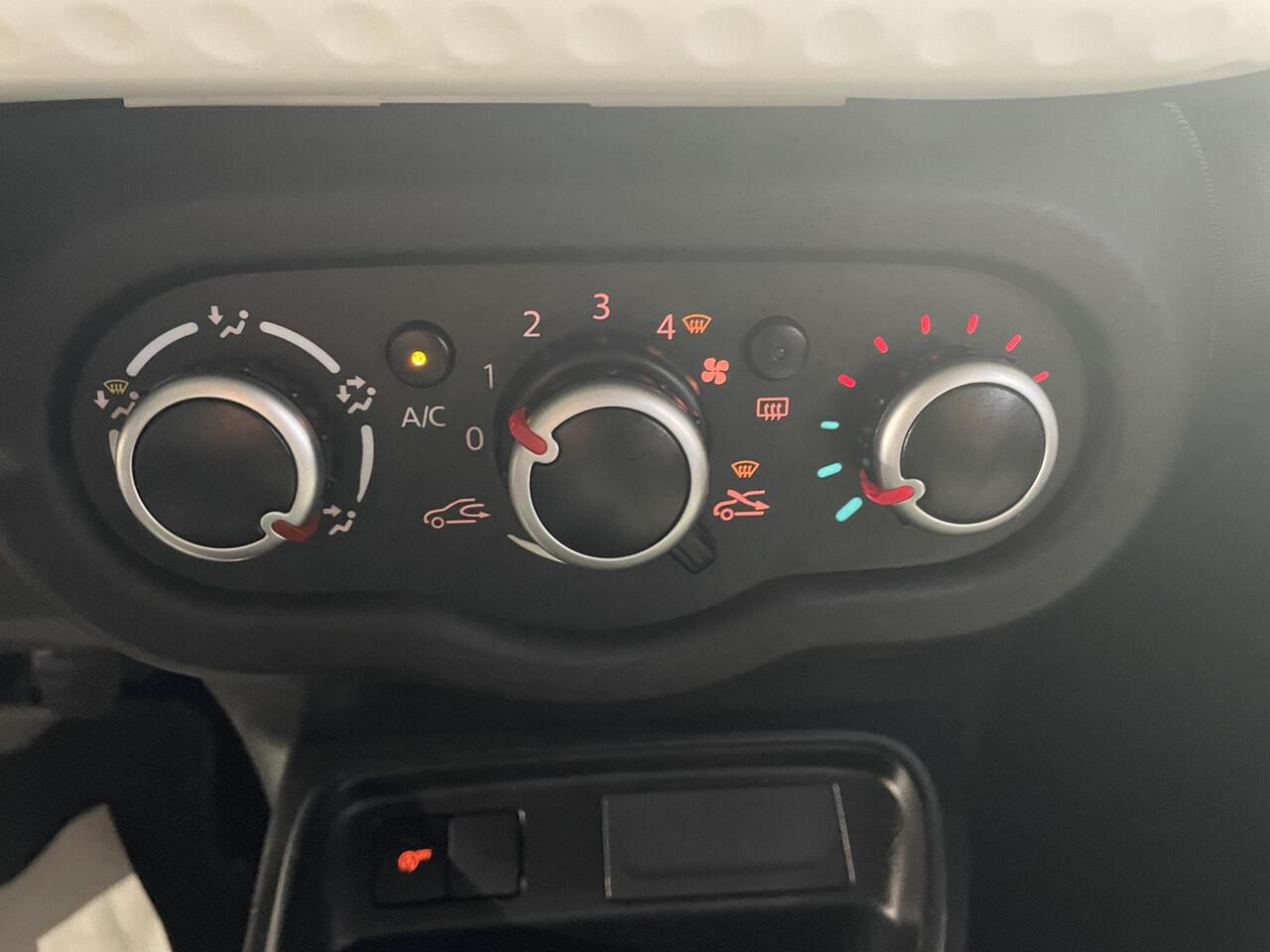 Renault TWINGO 1.0 SCe Collection | R&Go Navigatie | Airco | Bluetooth | DAB+ |