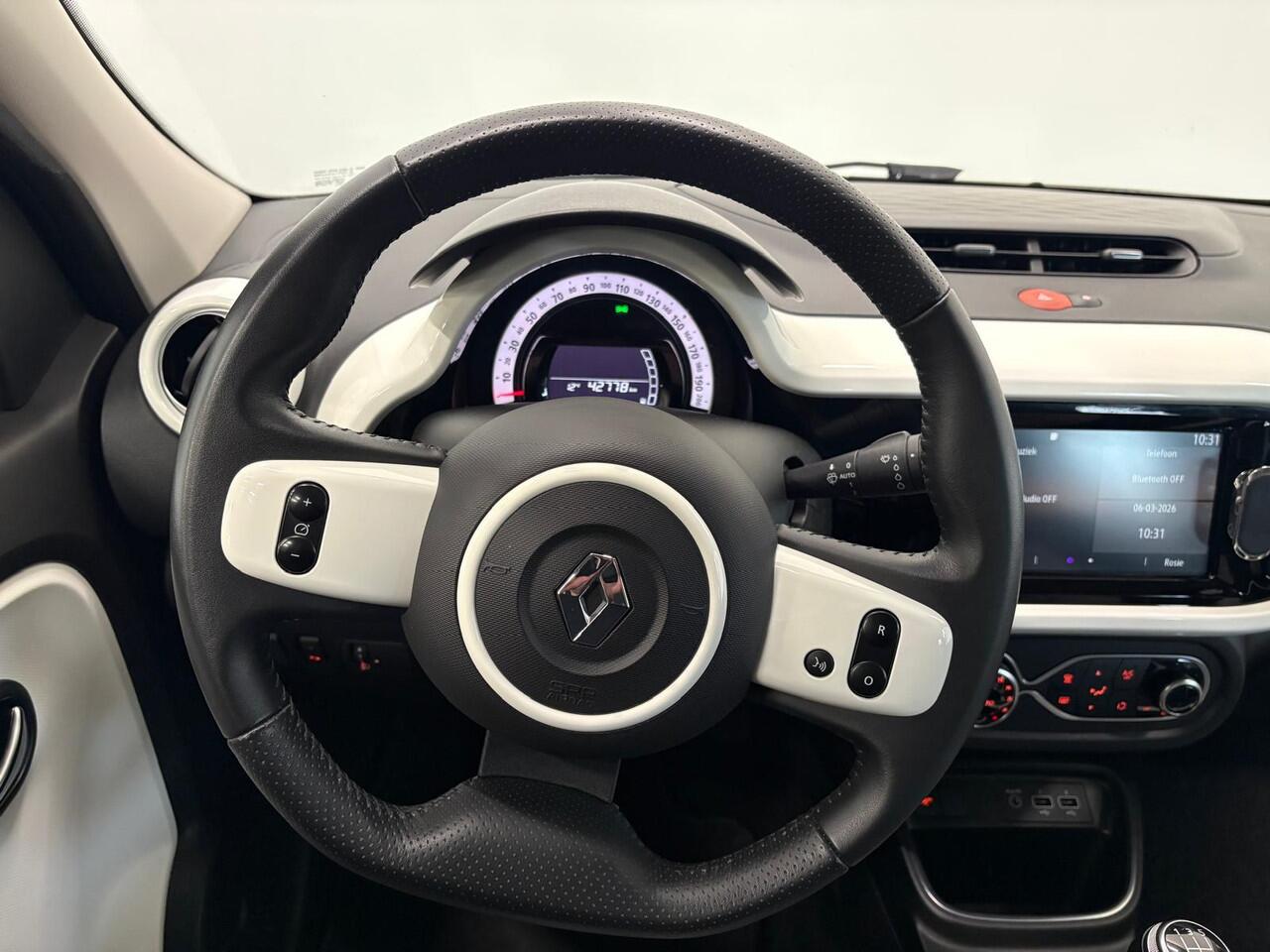 Renault TWINGO 1.0 SCe Intens Navigatie Apple Carplay/Android Auto Parkeersensoren achter Cruise Control Climate Control Half leder Lichtmetalen velgen