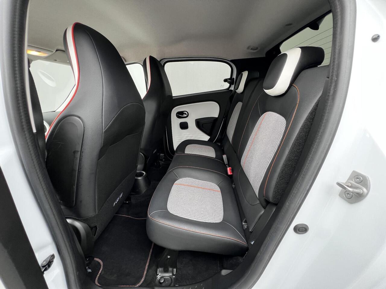 Renault TWINGO Z.E. R80 Série Limitée Vibes / Dealer onderhouden / Accu SoH 95,19 % / WLTP 186 km stad 261 km / Navigatie via Apple Carplay Android / Stoelverwarming / 16" LM wielen met All Season banden /