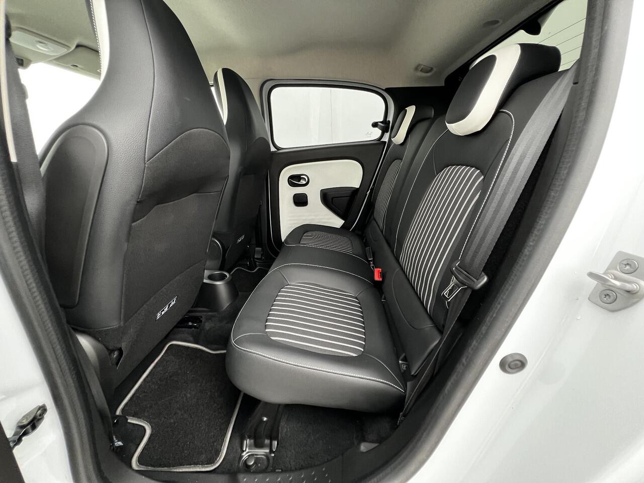 Renault TWINGO Z.E. R80 Intens Automaat / Dealer onderhouden / Accu SoH 95,46 % / Navigatie / Apple Carplay/Android auto / Drie fase laden / Stoelverwarming /